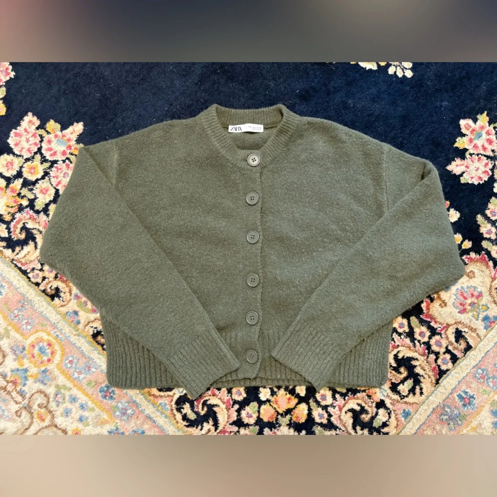 Zara Green Cardigan with Side Slits - Picture 2 of 6